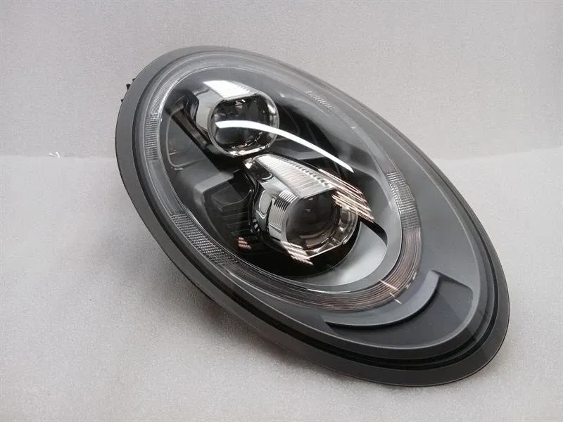 Porsche 911 (991) Porsche 911 991 right headlight 99163127410 headlight right LED GREY GREY Body type: Coupe
Fuel: Petrol