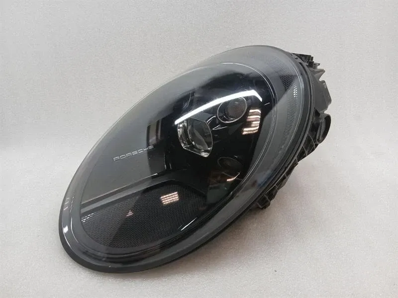 Porsche 911 (991) Porsche 911 992 left headlight 992941751B defects headlight left GTS BLACK Body type: Coupe
Fuel: Petrol