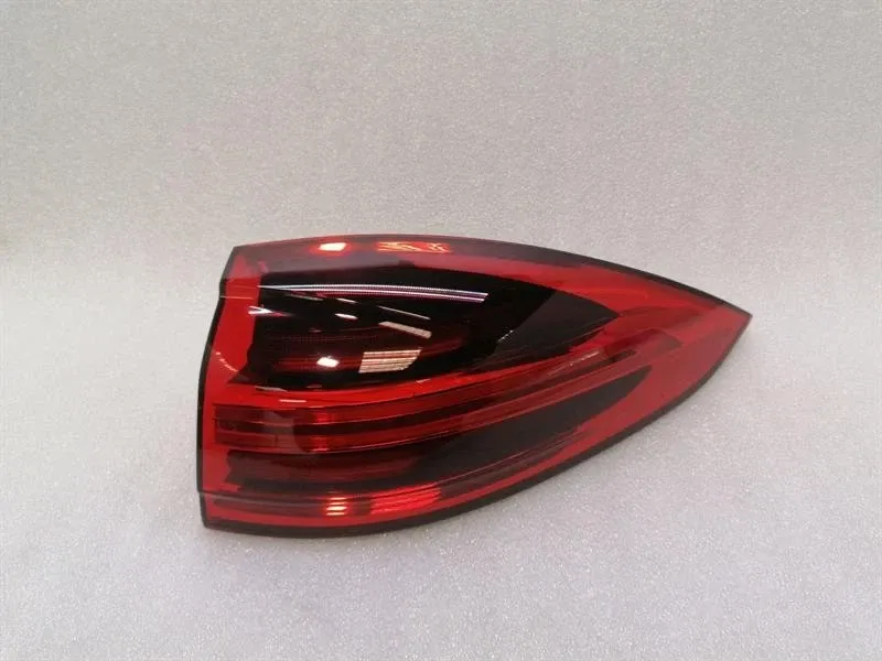 Porsche Cayenne Porsche Cayenne 958 92A right rear light 7P5945208P taillight rear right Body type: SUV
Fuel: Petrol