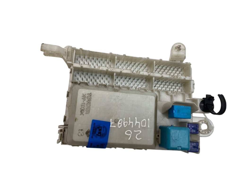 Toyota Hilux Fuse box 827300K060 Fuse box TOYOTA HILUX VII (AN10, AN2...