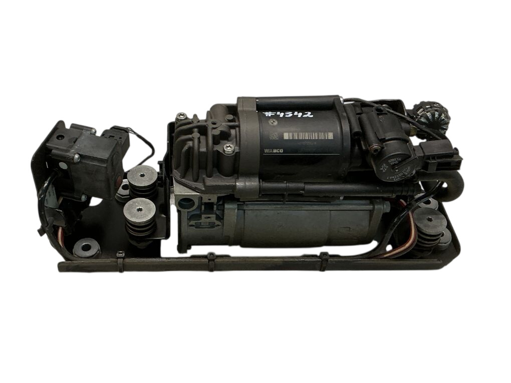 BMW 5 (F10 / F11) Air Suspension Compressor 37206794465 6794465 Air Suspension Compressor B...