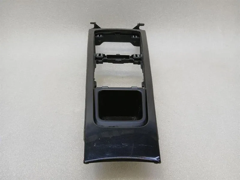 Porsche 911 (991) Porsche 911 991 Centre Console Veneer 99155398100 Strip Cover Centre Body type: Coupe
Fuel: Petrol