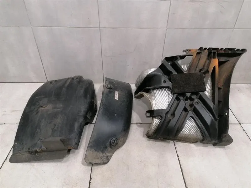 Porsche 911 (991) Porsche 911 991 Rear Right Arch Plastic 99150563201 Wheel Arch Cover HR Faulty Body type: Targa
Fuel: Petrol