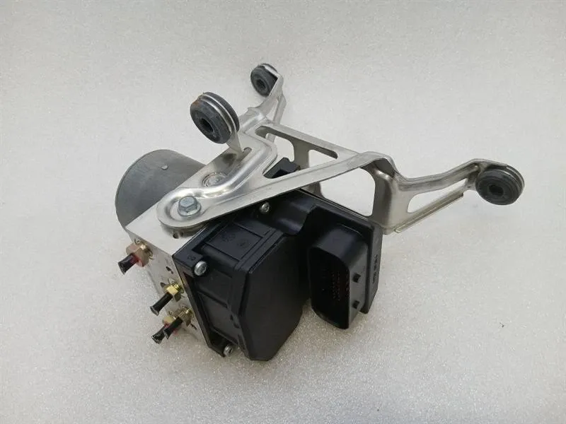 Porsche 911 (996) Porsche 911 996 A.B.S Pump 99635575506 ABS Pump Hydraulic Block Body type: Convertible
Fuel: Petrol