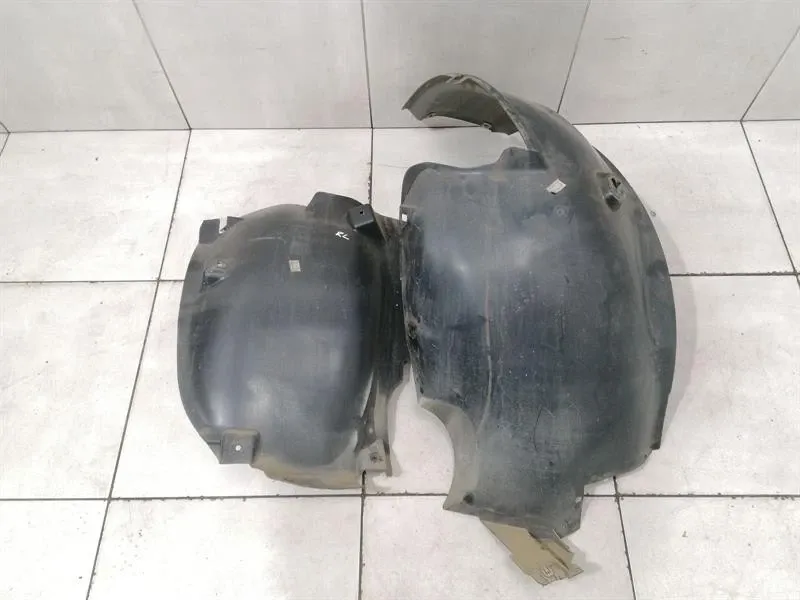 Porsche 911 (996) Porsche 911 996 wheel arch liner RL 99650457301 wheel arch cover 99650462302 Body type: Coupe
Fuel: Petrol