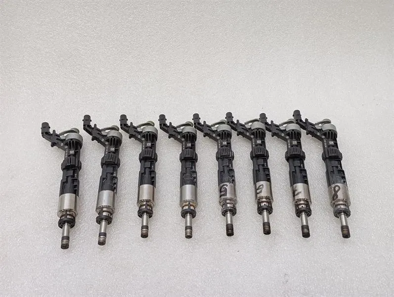 Porsche Panamera Porsche Panamera 971 Injector CVD Set of 8 06M906036L Fuel Injector Body type: Hatchback
Fuel: Petrol