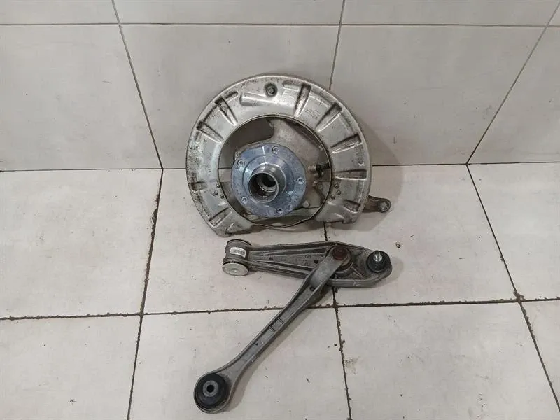 Porsche 911 (991) Porsche 911 991 Left Front Hub 99134115731 Wheel Bearing Housing Li Turbo Centre Lock Body type: Coupe
Fuel: Petrol
