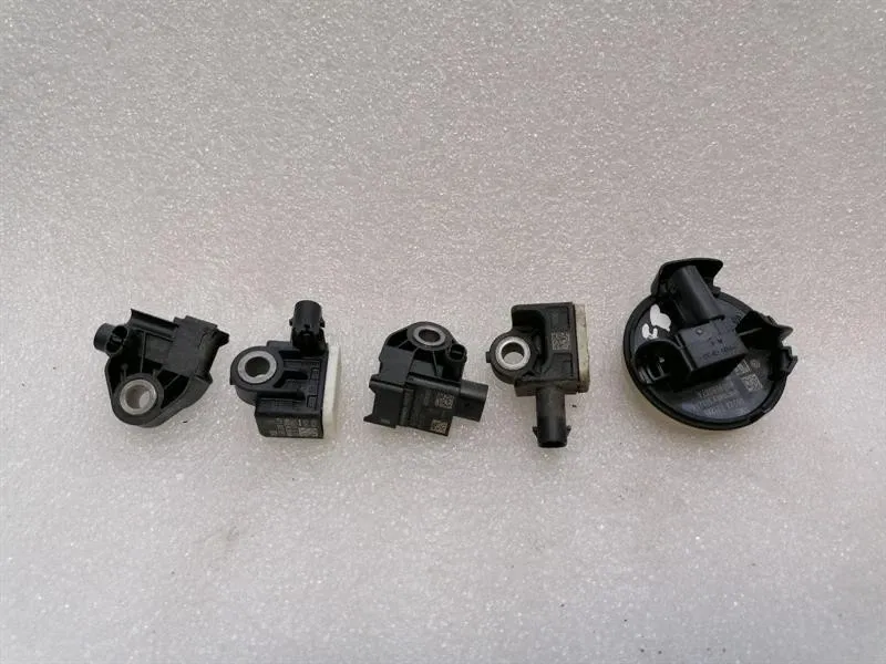 Porsche Taycan Porsche Taycan 9J crash impact sensor set 4N0959651D crash impact sensor Body type: Estate
Fuel: ELECTRIC