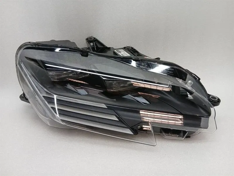 Десен фар за Ferrari SF90 F173 882840 RHD UK JPN AU