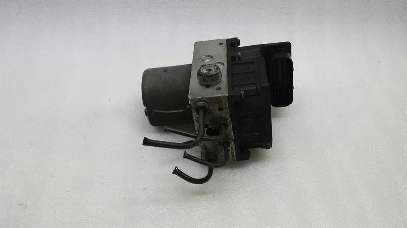 Jaguar S-Type Jaguar S-Type A.B.S Pump XR852145 ABS Pump Hydraulic Block Body type: Saloon
Fuel: Diesel