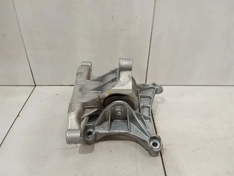 Porsche Boxster (981) Porsche Cayman 981 engine mount 9A1375011 engine mount 9A137514601 Body type: Coupe
Fuel: Petrol