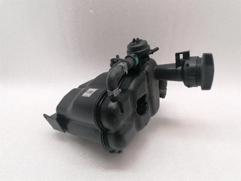 Porsche 911 (992) Porsche 911 992 GT3 Expansion Tank 992121407B Expansion Tank Coolant Body type: Coupe
Fuel: Petrol