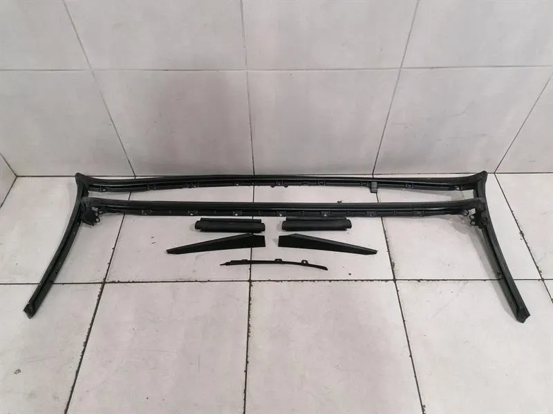 Porsche 911 (991) Porsche Targa 911 991 roof frame seal 99156293400 roof frame seal 99156295100 Body type: Targa
Fuel: Petrol