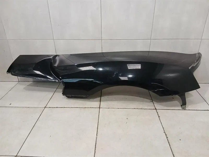 Audi R8 Audi R8 4S AWD rear left wing 4S7809603 rear left fender defect Body type: Convertible
Fuel: Petrol