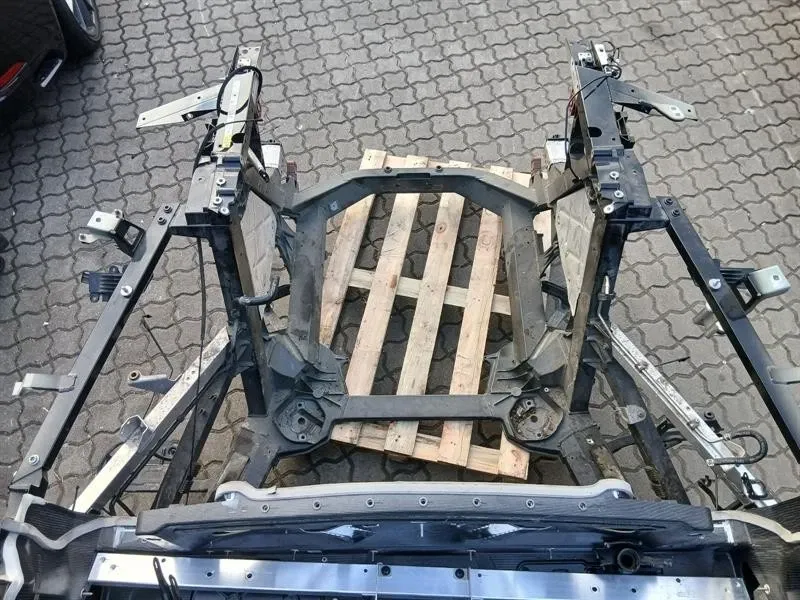 Audi R8 Audi R8 4S AWD Spyder Rear Frame 4S7813031K Rear Frame Body type: Convertible
Fuel: Petrol