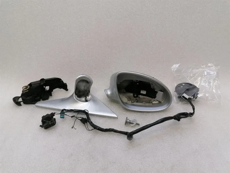 Mercedes-Benz CLS (C219) Mercedes CLS W219 right mirror parts A1718201042 exterior mirror right parts Body type: Saloon
Fuel: Petrol