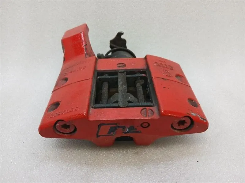 Audi R8 Audi R8 Type 42 5.2 Right Rear Caliper 420615408K Rear Brake Caliper Re PARKING Body type: Coupe
Fuel: Petrol