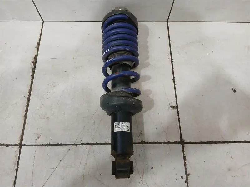 Audi R8 Audi R8 Type 4S 5.2 V10 shock absorber rear 4S0512019G shock absorber rear Body type: Coupe
Fuel: Petrol