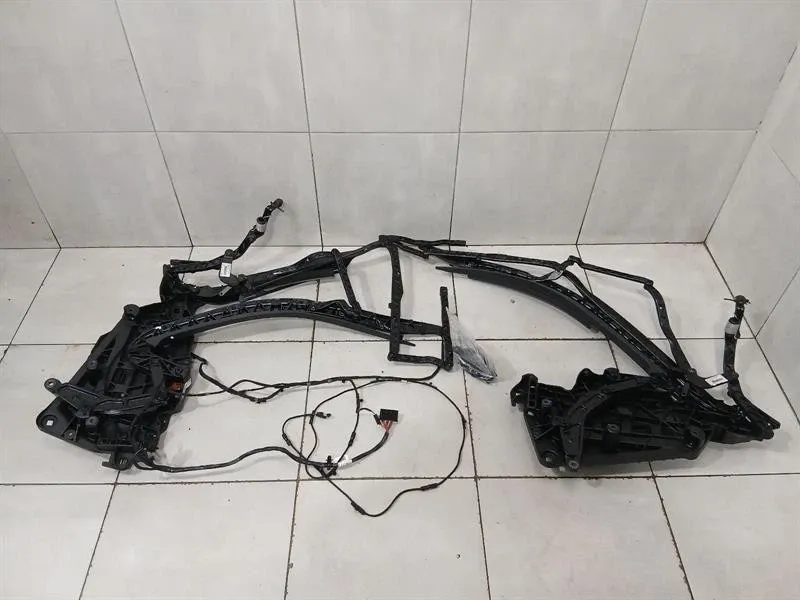 Porsche 911 (991) PORSCHE 911 991 99156121100 ROOF FRAME HINGES SET 99156121200 CONVERTIBLE CONVERTIBLE Body type: Convertible
Fuel: Petrol