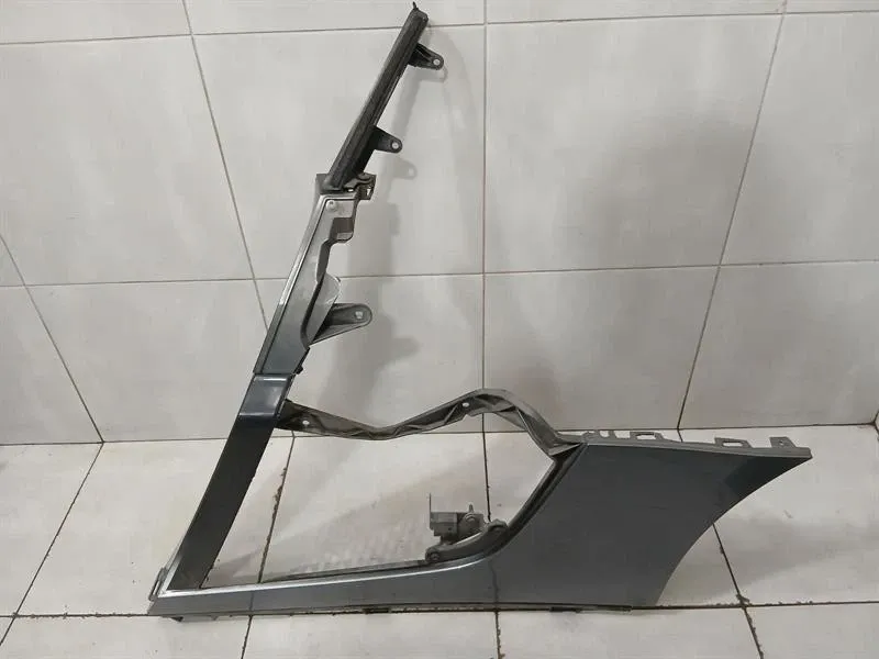 Audi R8 Audi R8 Type 42 5.2 V10 Coupe Rear Left Cover 420853173F Rear Left Cover Body type: Coupe
Fuel: Petrol