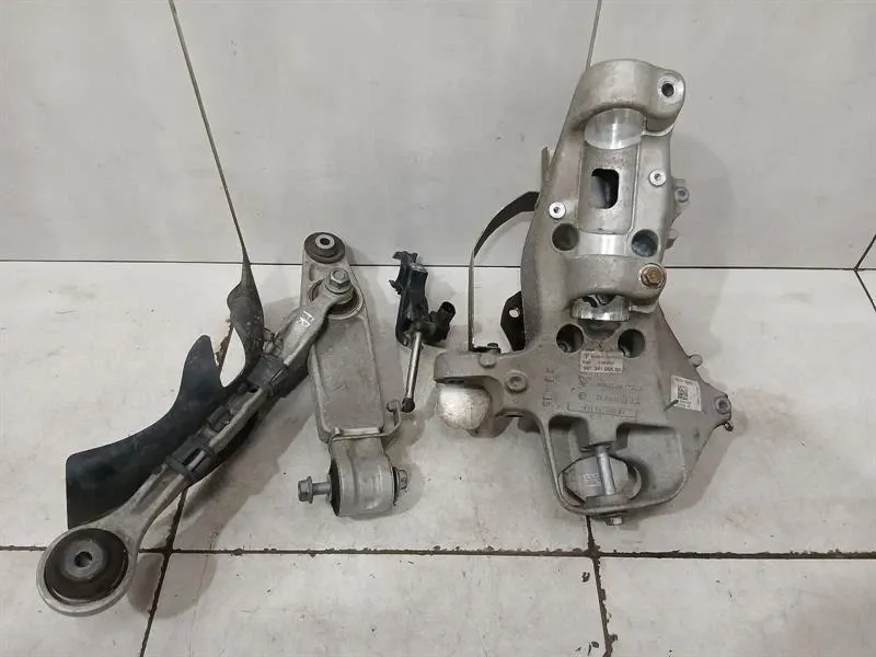 Porsche 911 (992) Porsche Cayman 718 GT4 Right Front Hub 99134195880 Wheel Bearing Housing Front Right Body type: Coupe
Fuel: Petrol