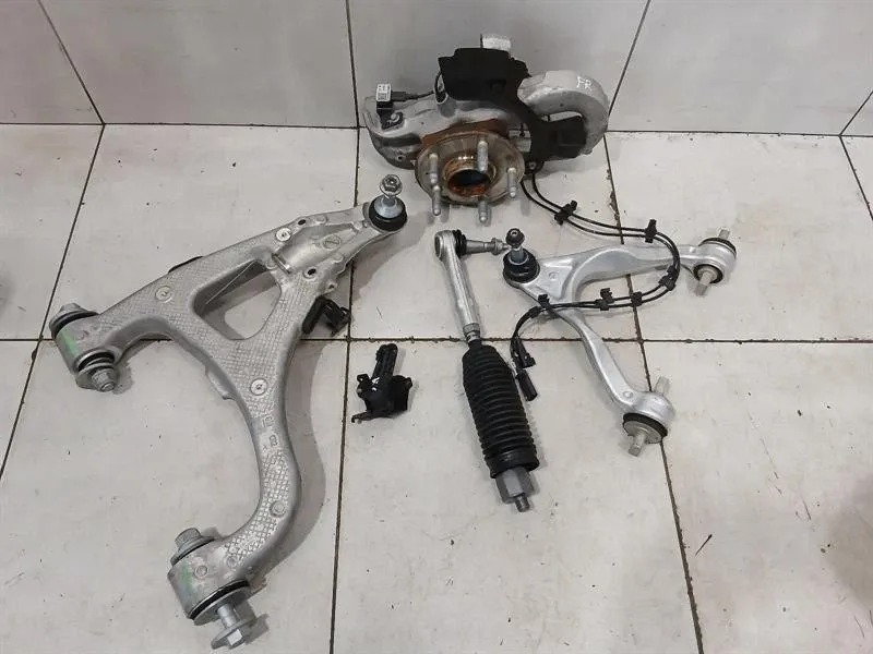 Chevrolet Corvette (C8) Chevrolet Corvette C8 Right Front Hub 84612178 Wheel Bearing Housing Front Right Z51
