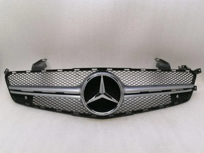 Mercedes-Benz A (W176) Mercedes SL R231 Front Grille A2318880560 Radiator Grille Faulty AMG A2318850623 Body type: Convertible
Fuel: Petrol