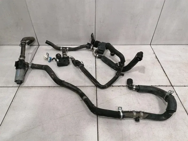 Ferrari 458 Mootori eelsoojendi klapp (diisel) Ferrari 458 F142 Spider Heater Valve Circulatio...
