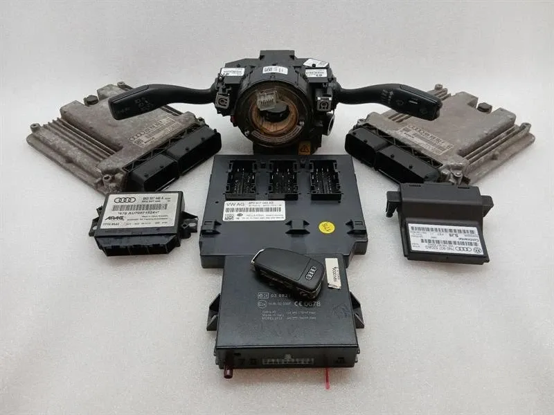 Audi R8 AUDI R8 TYPE 42 5.2 V10 COUPE Engine ECU 424910552F SET Engine ECU CTY SET Body type: Coupe
Fuel: Petrol