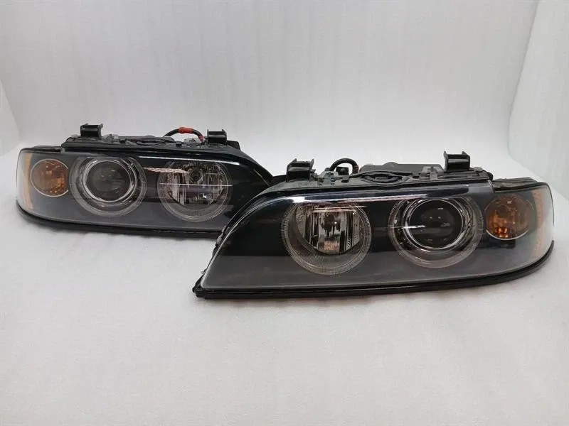BMW 5 (E39) BMW 5 Series E39 LCI Headlight Set 63126900197 Headlamp Set Body type: Saloon
Fuel: Petrol