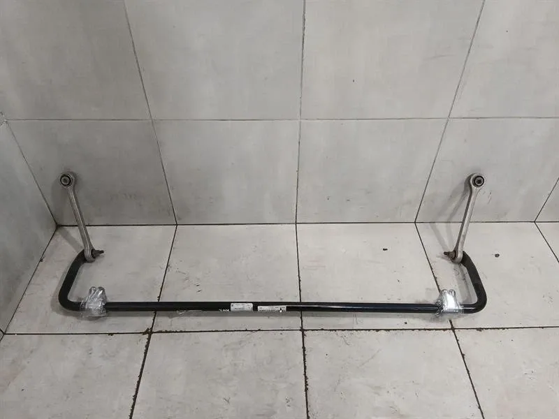 Audi R8 Audi R8 Type 42 5.2 V10 Coupe Anti Roll Bar Rear 420511409C Rear Stabiliser Bar Body type: Coupe
Fuel: Petrol