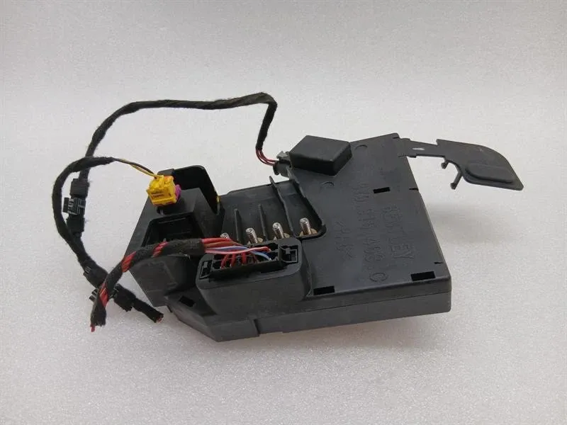 Bentley Continental GT, GTC, Flying Spur BENTLEY CONTINENTAL FLYING SPUR Fuse Box 3Y0915463C Fuse Box Body type: Saloon
Fuel: Petrol