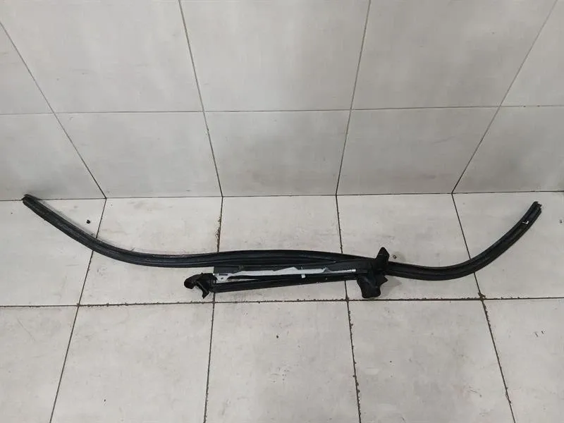 Ferrari California Ferrari California T F149 14-17 Door Seal 85263000 Left Set Door Seals Left Body type: Convertible
Fuel: Petrol