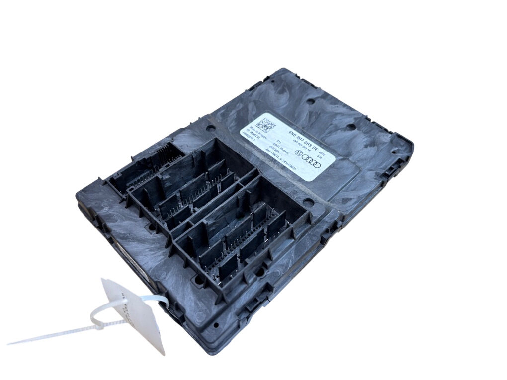 Audi A6 (C7) Блок управления бортовой сети F005V02212 Onboard supply control unit AUDI A6 ...