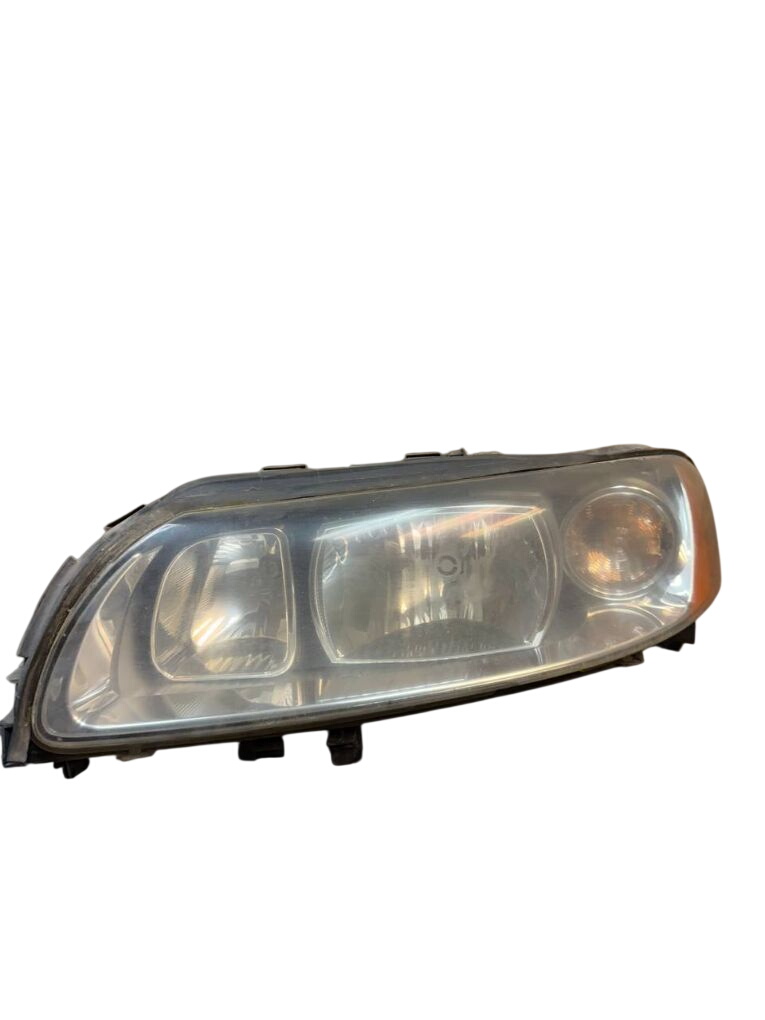 Volvo V70 ajovalo (vasen) 30698835 89900267 Headlight left VOLVO V70 II /...