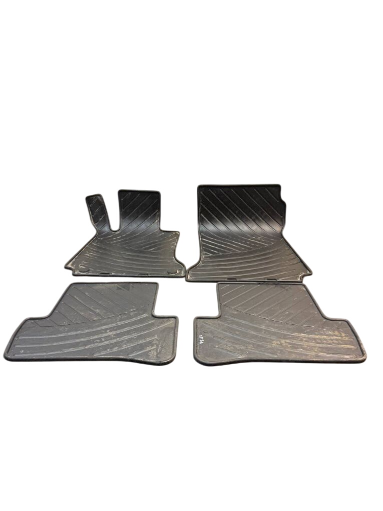 Mercedes-Benz A (W169) Floor Mat Set A2046840403 A2046840303 A2046804448 A2046840003...