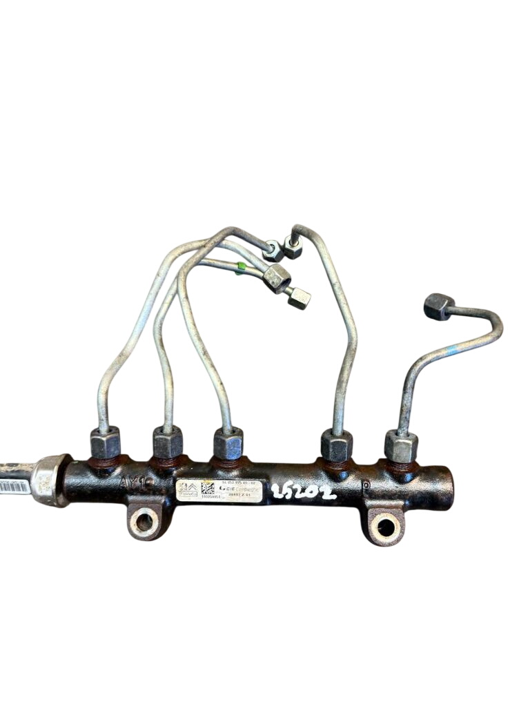 Volvo S60 Fuel Distributor / fuel rail 31422168 332000 9685297580 Fuel Distributor / f...