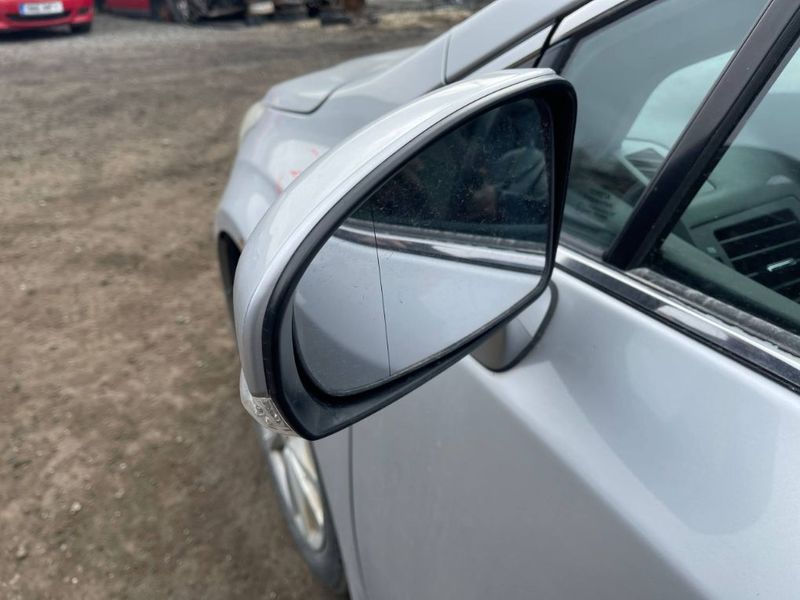 8790905390 Mirror left TOYOTA AVENSIS (T270) (2009-2018)