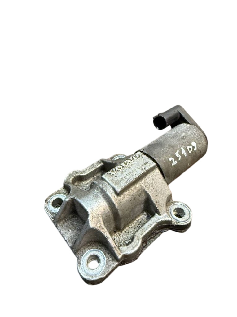 Volvo XC90 Engine Solenoid Valve 8670421 Engine Solenoid Valve VOLVO XC90 I (200...