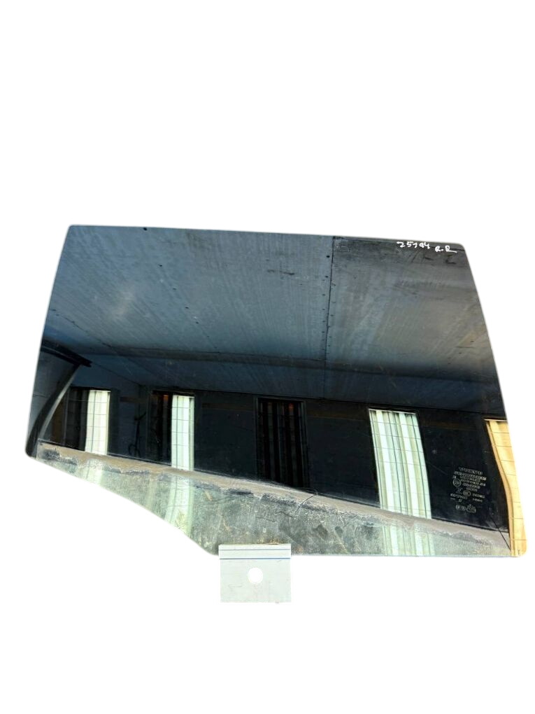 Volvo S60 Door window glass rear right 31385423 Door window glass rear right VOLVO S60...