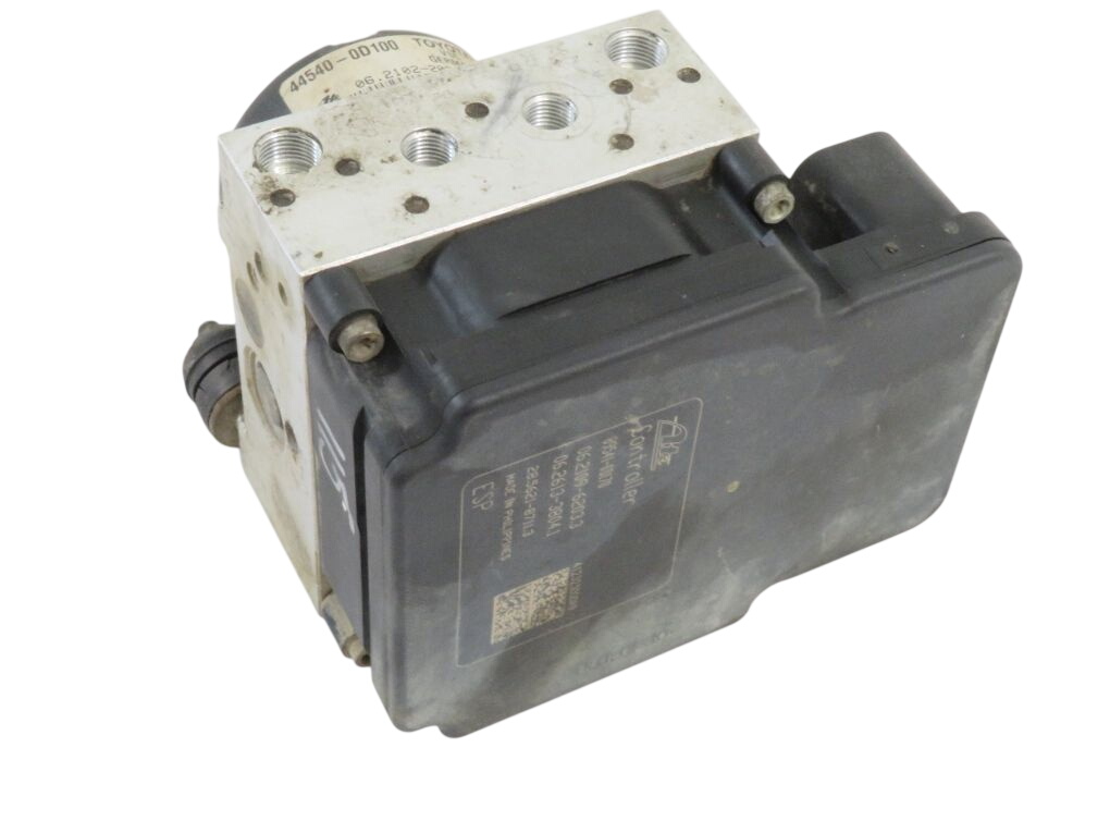 Toyota Yaris ABS hydraulic unit / pump 44050-0D160 ABS hydraulic unit / pump TOYOTA YA...