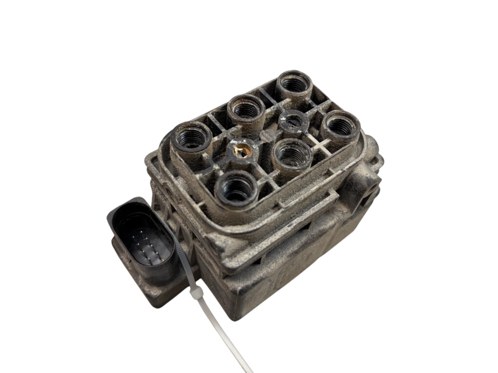 Volkswagen Touareg Air suspension valve block 15152400082 15-1524-0008.2 Air suspension valve...