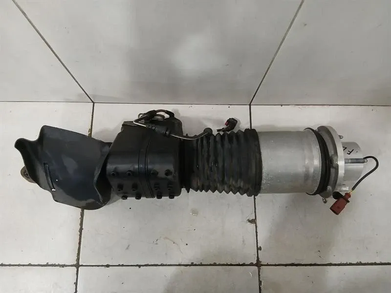 Porsche Taycan Porsche Taycan 9J shock absorber front 9J1616037C shock absorber front left left Body type: Saloon
Fuel: ELECTRIC