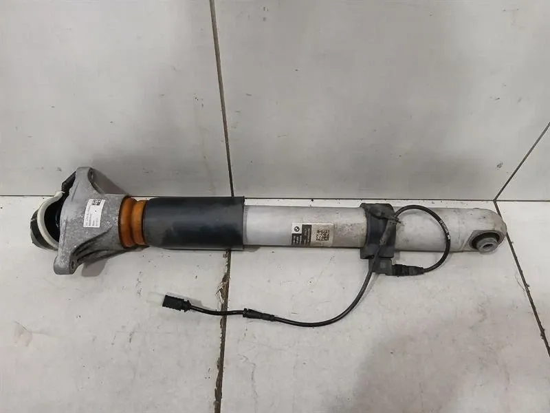 BMW 3 (G20 / G21) BMW 3 M3 G80 G20 shock absorber rear 33508091380 right EDC shock absorber rear Body type: Saloon
Fuel: Petrol
