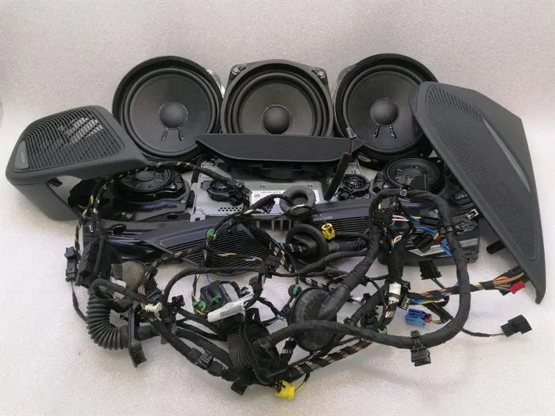 Audi R8 AUDI R8 4S AWD BANG OLUFSEN SPEAKER SET 4S0035465A RIGHT HAND DRIVE RHD Body type: Convertible
Fuel: Petrol