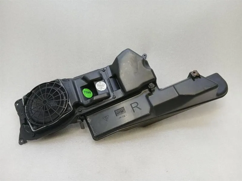 Porsche 911 (996) Porsche 911 996 Right Speaker 99664555201 Right Speaker Body type: Convertible
Fuel: Petrol