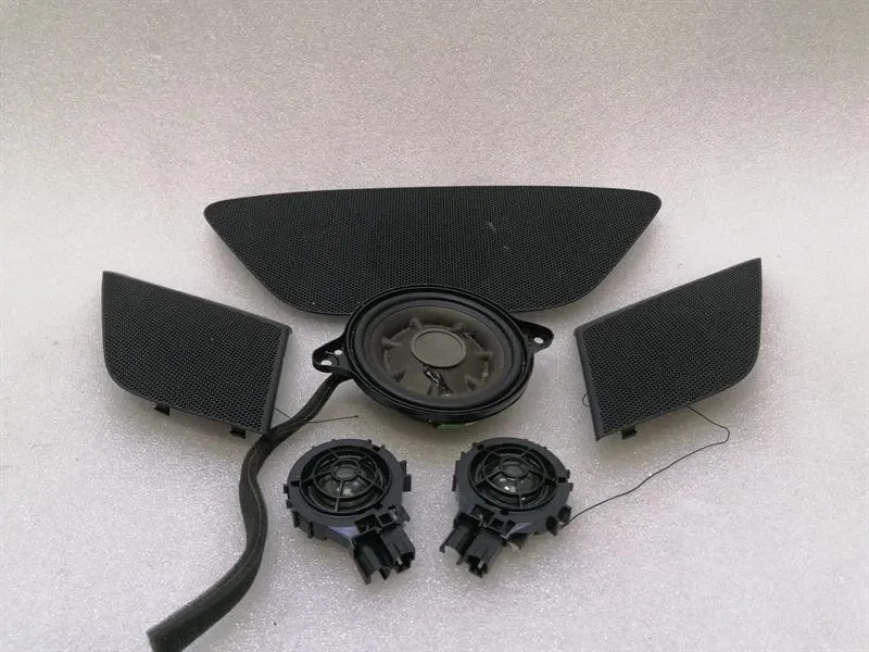 Audi R8 Audi R8 4S RWS speakers 8V0035399C speakers 4S0035453 speaker covers Body type: Coupe
Fuel: Petrol