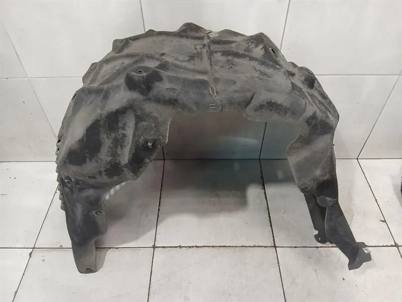 Audi R8 Audi R8 4S AWD wheel arch liner 4S0810172B rear right wheel arch cover Body type: Convertible
Fuel: Petrol