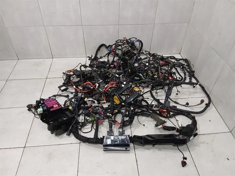 Audi R8 AUDI R8 4S AWD PERFORMANCE MAIN WIRING RHD WIRING HARNESS RIGHT HAND DRIVE MAIN WIRING HARNESS Body type: Convertible
Fuel: Petrol