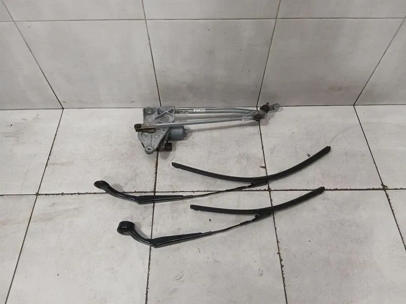 Audi R8 Audi R8 4S AWD Front Wiper Linkage 4S2955023B RHD Body type: Convertible
Fuel: Petrol